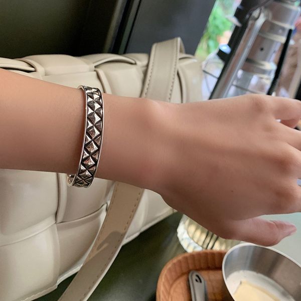 cross stripe diamond thai silver bracelet opening design fashion jewelry, Slivery;golden
cross stripe diamond thai silver bracelet opening design fashion jewelry, Slivery;golden