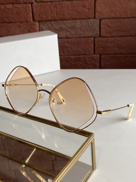 2021 new fashionable diamond-shaped square metal glasses with radiation-proof temperament, simple and generous sunglasses
2021 new fashionable diamond-shaped square metal glasses with radiation-proof temperament, simple and generous sunglasses