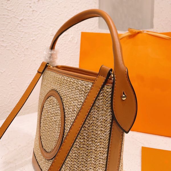 2022ladies shoulder crossbody bags fashion womens leather woven shopping pouch letter classic designers bag wallet
2022ladies shoulder crossbody bags fashion womens leather woven shopping pouch letter classic designers bag wallet