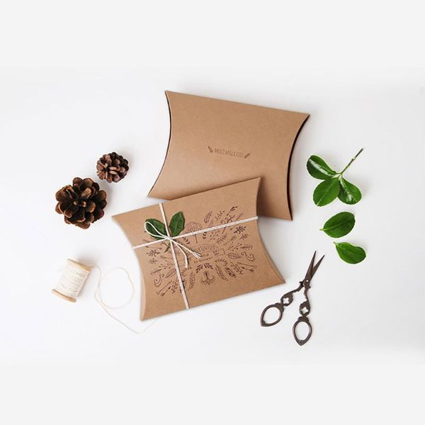 gift wrap 10pcs pillow shaped candy box kraft paper diy festival party christmas decoration accessories1
gift wrap 10pcs pillow shaped candy box kraft paper diy festival party christmas decoration accessories1