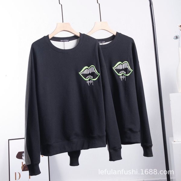 outlet brand 2020 crocsin's new round neck sweater with fluorescent green lips embroidered and printed, Black
outlet brand 2020 crocsin's new round neck sweater with fluorescent green lips embroidered and printed, Black