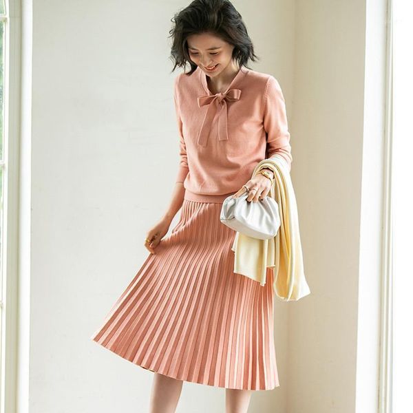 ladies knitted sweaters 2 pieces sets women fashion solid back button pleated skirt spring autumn bow collar suits homewear1, Gray
ladies knitted sweaters 2 pieces sets women fashion solid back button pleated skirt spring autumn bow collar suits homewear1, Gray