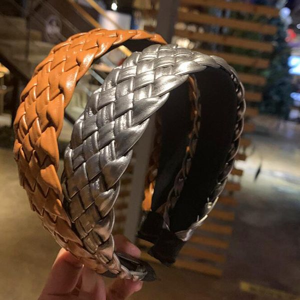 3 colors korean simple personality weaving pu leather wide edge hair hoop female headband temperament charm ladies hair accessories, Black;brown 
3 colors korean simple personality weaving pu leather wide edge hair hoop female headband temperament charm ladies hair accessories, Black;brown