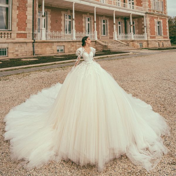 luxury wedding dress beaded lace appliques ball gown weddig dresses custom made jewel neck long sleeves bridal gowns, White
luxury wedding dress beaded lace appliques ball gown weddig dresses custom made jewel neck long sleeves bridal gowns, White