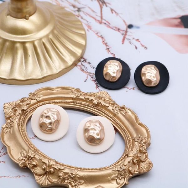 stud vintage matte metal hammered earrings black white resin modern accessories, Golden;silver
stud vintage matte metal hammered earrings black white resin modern accessories, Golden;silver