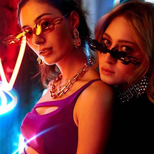 sunglasses qpeclou 2021 fashion long one piece flame women rimless funny party sun glasses men show masquerade, White;black
sunglasses qpeclou 2021 fashion long one piece flame women rimless funny party sun glasses men show masquerade, White;black