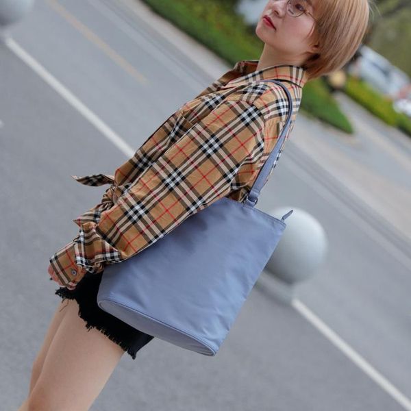 shoulder bags fashion temperament women's memory cloth nylon waterproof bag large capacity leisure handbag
shoulder bags fashion temperament women's memory cloth nylon waterproof bag large capacity leisure handbag