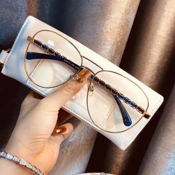 new fashion flat lens frame chain leather can match star's sunglasses of same type, and the big face looks thin lfyjsh, White;black
new fashion flat lens frame chain leather can match star's sunglasses of same type, and the big face looks thin lfyjsh, White;black