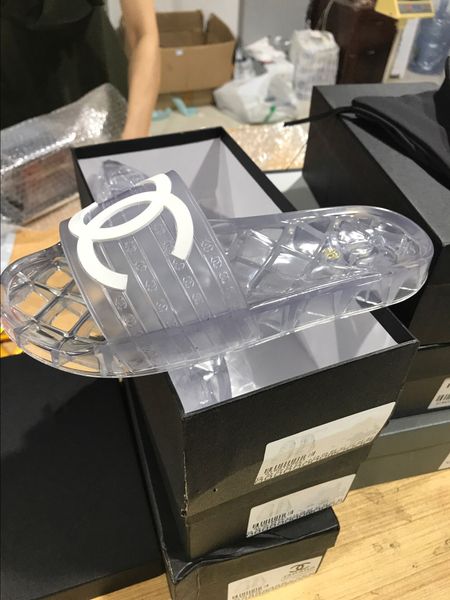 2021 christmas supplies (with box) womens luxurys slide sandals color mixing pvc sandals ladies popular flip flops eur 35-41
2021 christmas supplies (with box) womens luxurys slide sandals color mixing pvc sandals ladies popular flip flops eur 35-41