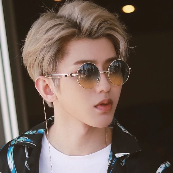 очки cai xukun одинакового типа для мужчин и женщин chaozhou людяная личность два цветных солнцезащитные очки круглый хип-хоп с цепью
очки cai xukun одинакового типа для мужчин и женщин chaozhou людяная личность два цветных солнцезащитные очки круглый хип-хоп с цепью