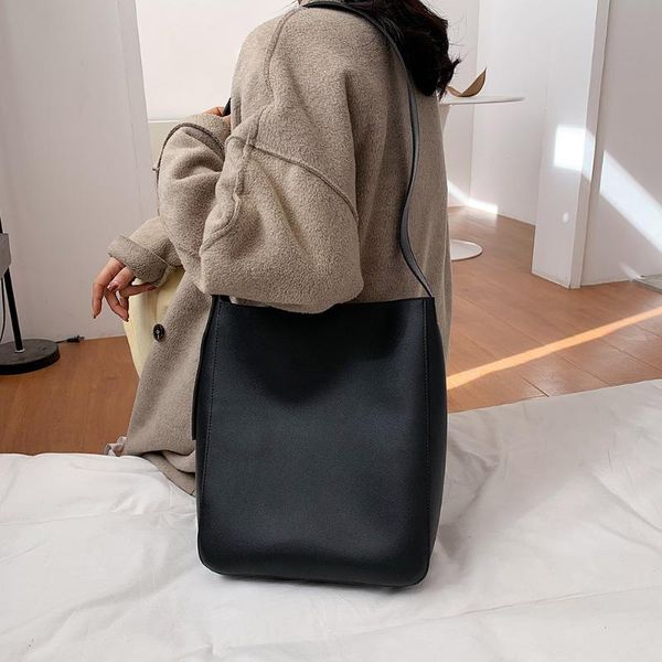 cross body solid color shoulder messenger bag fashion bucket pu leather crossbody bags women handbags totes clutch
cross body solid color shoulder messenger bag fashion bucket pu leather crossbody bags women handbags totes clutch