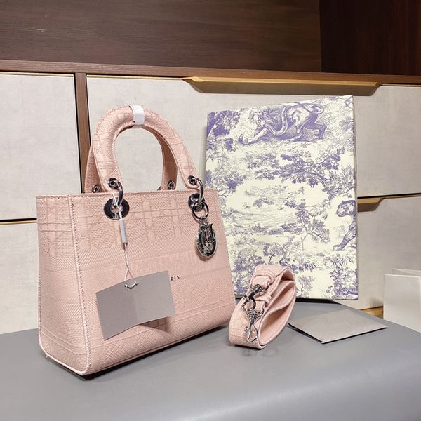 2021 designer luxury women handbag fashion shoulder bag lady d-lite check embroidered princess bag
2021 designer luxury women handbag fashion shoulder bag lady d-lite check embroidered princess bag