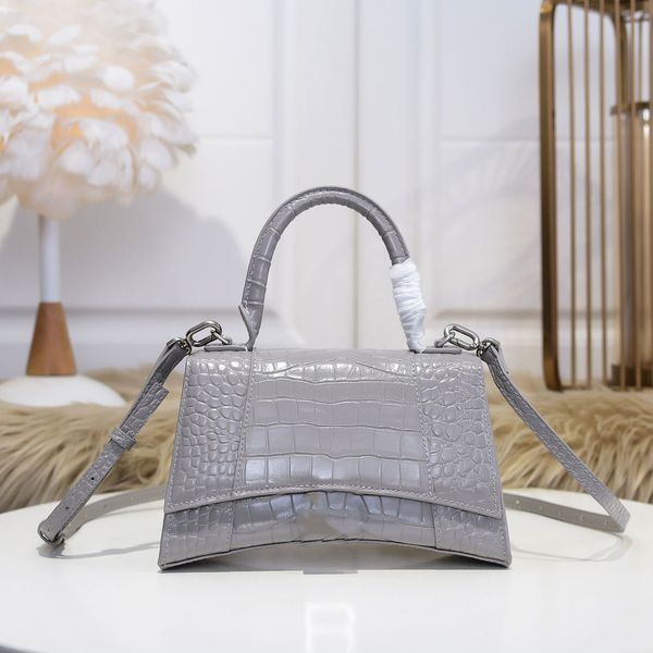 latest fashion top quality ladies handbag leather ladies handbag size 231410cm
latest fashion top quality ladies handbag leather ladies handbag size 231410cm