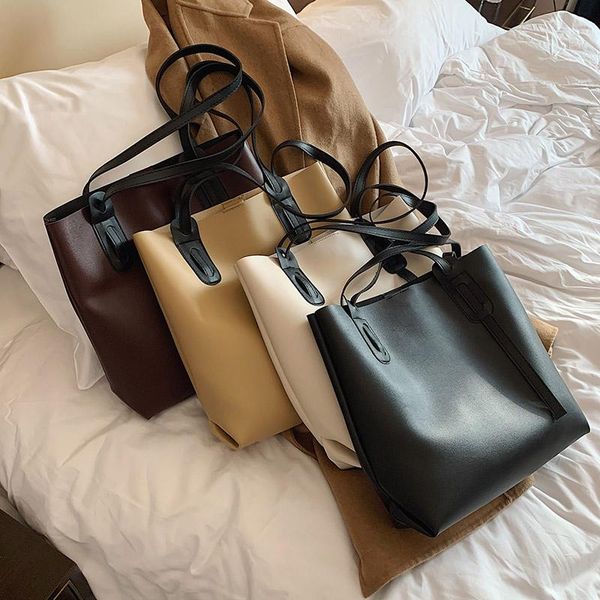 cross body luxury designer high capacity bag women shoulder lady fashion leather chains tote messenger handbag shopping bags
cross body luxury designer high capacity bag women shoulder lady fashion leather chains tote messenger handbag shopping bags