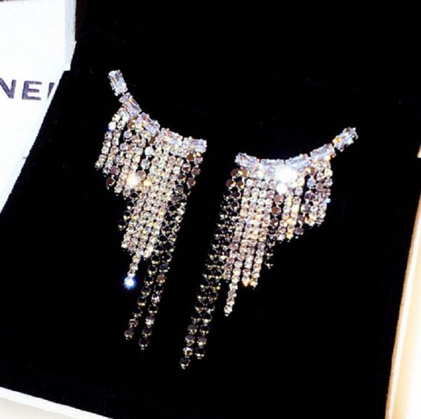 popular new fashion luxury designer super sparkling full rhinestone diamond long tassel stud earring for women girls, Silver
popular new fashion luxury designer super sparkling full rhinestone diamond long tassel stud earring for women girls, Silver