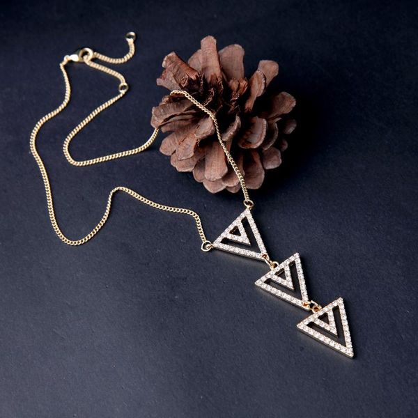 2020 new korean popular imitation crystal triangle party pendant necklace fashion trendy chain for women christmas gifts, Silver
2020 new korean popular imitation crystal triangle party pendant necklace fashion trendy chain for women christmas gifts, Silver