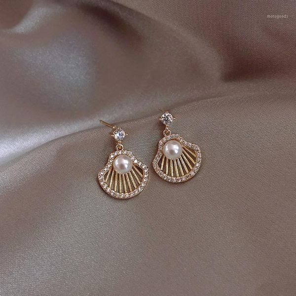 stud 2021 fashion jewelry shell fan shaped copper micro inlaid zircon earrings elegant small white pearl for women1, Golden;silver
stud 2021 fashion jewelry shell fan shaped copper micro inlaid zircon earrings elegant small white pearl for women1, Golden;silver