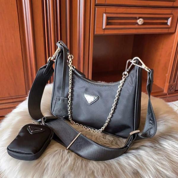 2020 new designer fashion men travel toilet pouch women cosmetic organizer make up bag famous classical brand toiletry bag
2020 new designer fashion men travel toilet pouch women cosmetic organizer make up bag famous classical brand toiletry bag