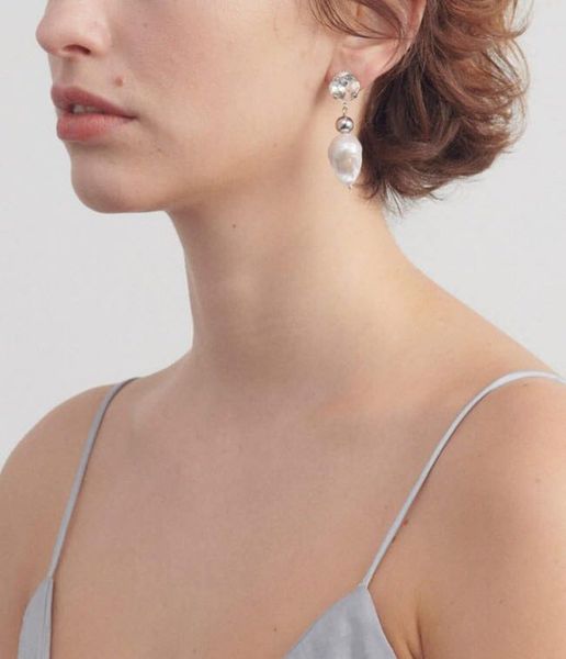 charm luxury jewelry women earrings baroque pearl female minimalist personality asymmetrical square crystal 925 pure silver, Golden
charm luxury jewelry women earrings baroque pearl female minimalist personality asymmetrical square crystal 925 pure silver, Golden