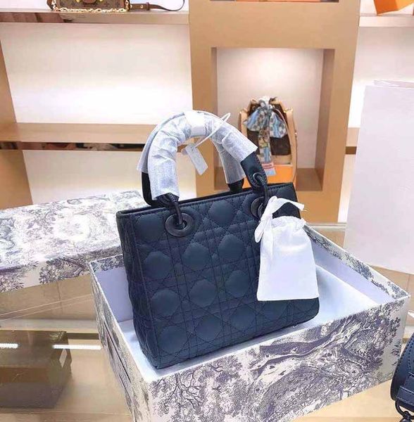 designer luxury handbag wallet ladies 20cm and 17cm shoulder bag genuine leather and fabric cross-border saddle handbag bag
designer luxury handbag wallet ladies 20cm and 17cm shoulder bag genuine leather and fabric cross-border saddle handbag bag