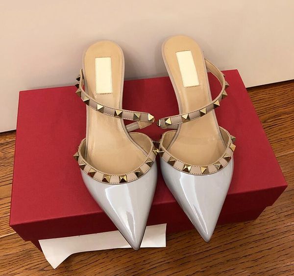 marca v tipo feminino meio cravejado rebite apontou sandlias chinelos dois sapatos de salto alto sem caixa 86do, Black
marca v tipo feminino meio cravejado rebite apontou sandlias chinelos dois sapatos de salto alto sem caixa 86do, Black