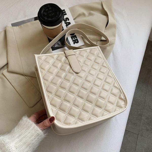 cross body large capacity tote bag designer handbags fashion lingge shoulder bags pu leather for women 2021 purses
cross body large capacity tote bag designer handbags fashion lingge shoulder bags pu leather for women 2021 purses