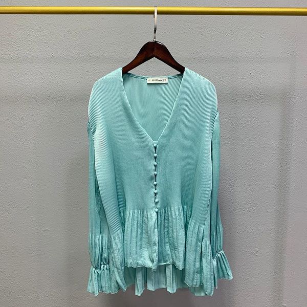 fashion spring pleated blouse for women 2021 year deep v-neck single buttons casual lady lake blue color, White
fashion spring pleated blouse for women 2021 year deep v-neck single buttons casual lady lake blue color, White