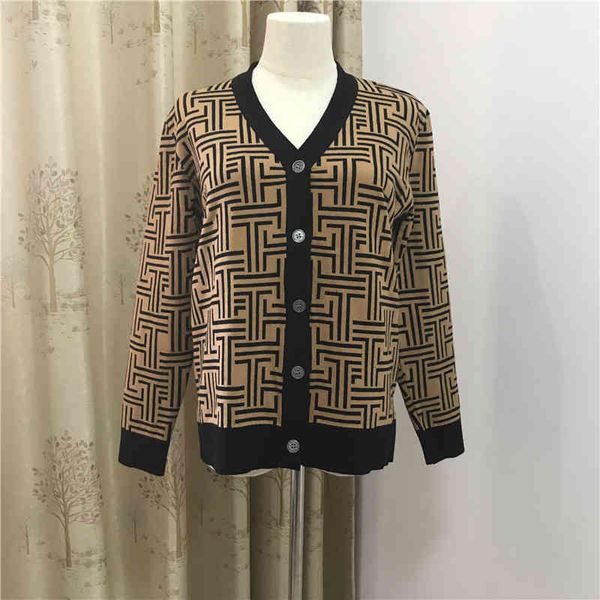 2022 factory wholesale new model star same style autumn and winter fashion maze pattern long sleeved sweater cardigan jacket women, White;black
2022 factory wholesale new model star same style autumn and winter fashion maze pattern long sleeved sweater cardigan jacket women, White;black