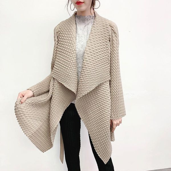 2020 new autumn solid color lapel mid-length pleated windbreaker women korea loose office lady coat tide pd916, Tan;black
2020 new autumn solid color lapel mid-length pleated windbreaker women korea loose office lady coat tide pd916, Tan;black