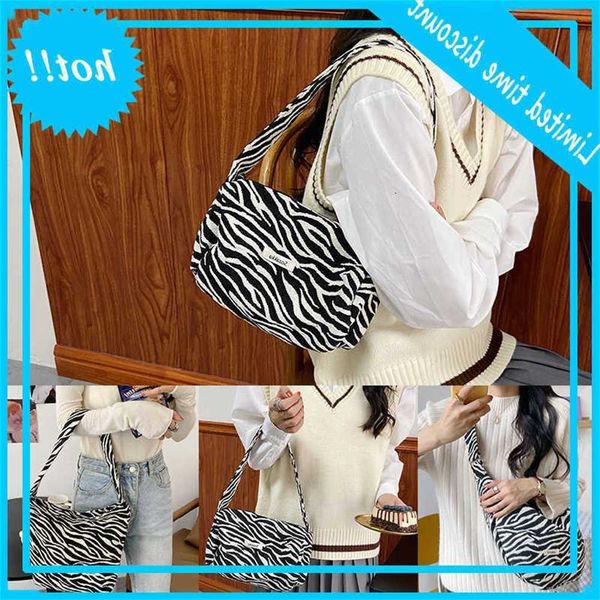 09271 pattern korean ins trend cross arm satchel single shoulder cylinder female
09271 pattern korean ins trend cross arm satchel single shoulder cylinder female