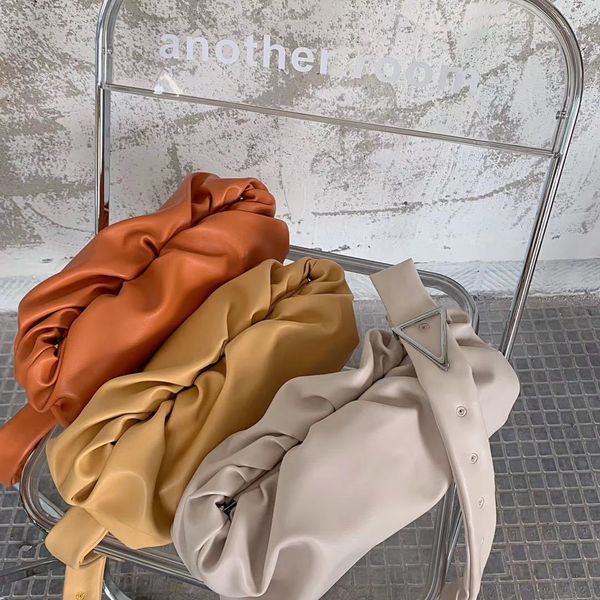 2020 popular female shoulder strap wide arrow cloud bag laides fashion bags and genuine leather purse designer clutch cc vxe3
2020 popular female shoulder strap wide arrow cloud bag laides fashion bags and genuine leather purse designer clutch cc vxe3