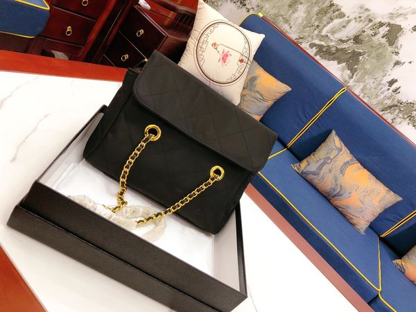 2021 new nylon rhombus handbag shopping handbags casual bag vintage women shoulder bags
2021 new nylon rhombus handbag shopping handbags casual bag vintage women shoulder bags