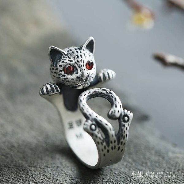 925 pure yintai silver garnet cat silver ring 
925 pure yintai silver garnet cat silver ring