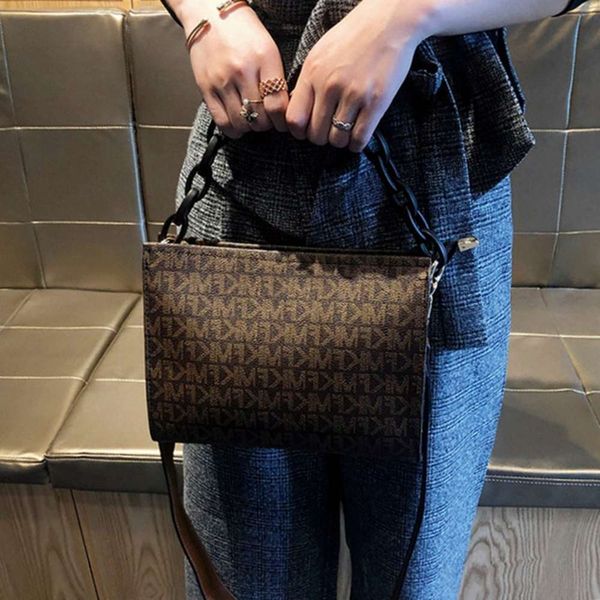 luxurys designers hong kong 2021 new women's fashion one shoulder small square bag
luxurys designers hong kong 2021 new women's fashion one shoulder small square bag