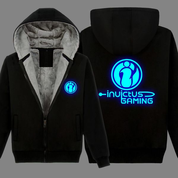 8 men's and women's sweaters 
8 men's and women's sweaters