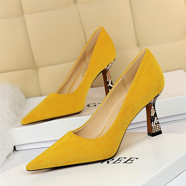 fashion designer female serpentin high-heeled 2020 pointed finger at black foot naked snake jumps print bombs size 4243 shoes yknh
fashion designer female serpentin high-heeled 2020 pointed finger at black foot naked snake jumps print bombs size 4243 shoes yknh