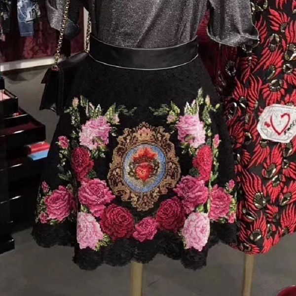 2020 runway floral rose embroidery women black christmas mini skirt winter high waist a line lace female party clothes
2020 runway floral rose embroidery women black christmas mini skirt winter high waist a line lace female party clothes