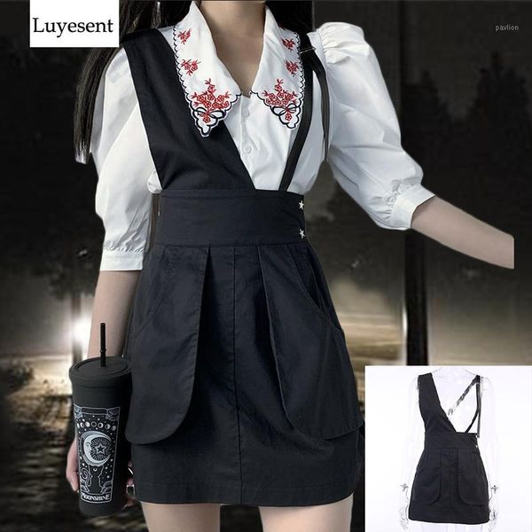 black dark goth women skirts 2020 lady big pockets high waist irregular strap cool gothic hipster mini lolita punk skirt1
black dark goth women skirts 2020 lady big pockets high waist irregular strap cool gothic hipster mini lolita punk skirt1