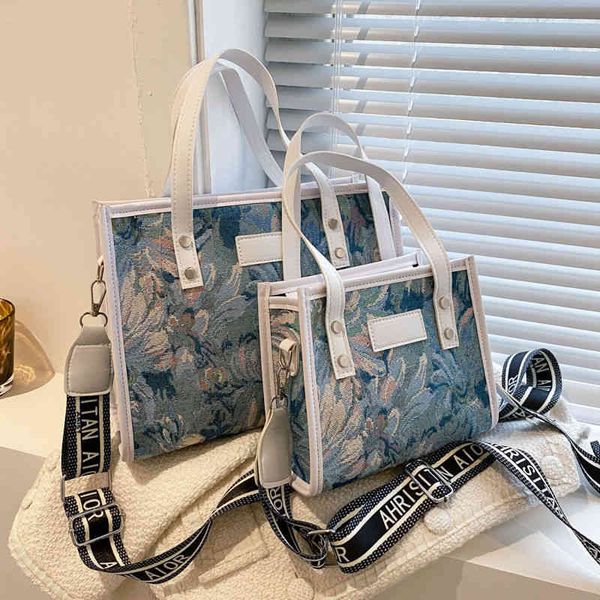 2022 factory wholesale large capacity women's summer foreign style retro fashion messenger simple portable oil painting small square ba
2022 factory wholesale large capacity women's summer foreign style retro fashion messenger simple portable oil painting small square ba