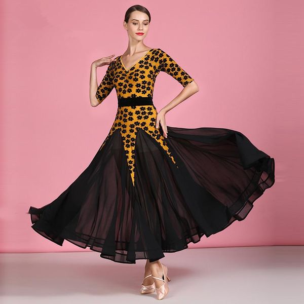 stage wear woman ballroom dance suit female waltz dress standard ball costumes tango rumba uniforms velvet full-skirted 1878, Black;red
stage wear woman ballroom dance suit female waltz dress standard ball costumes tango rumba uniforms velvet full-skirted 1878, Black;red