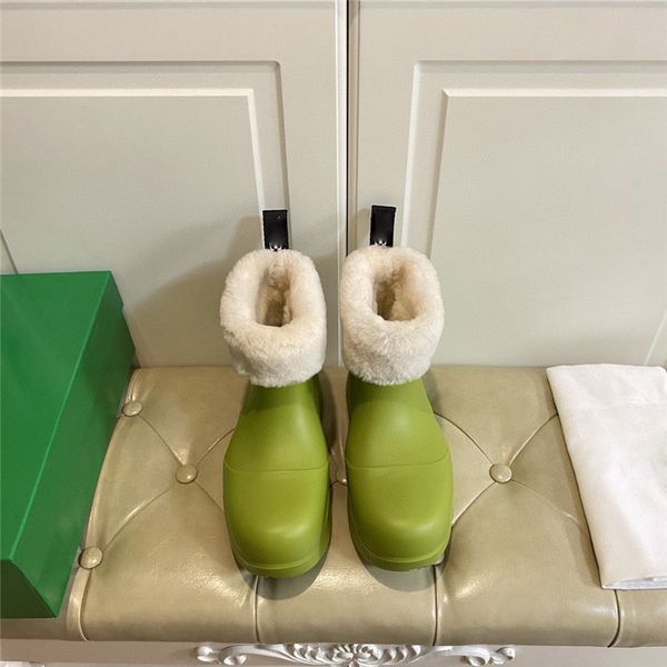 2020 new autumn and winter stars with the same style snow boots fashion mix candy color temperament thick-soled short boots waterproof, Black
2020 new autumn and winter stars with the same style snow boots fashion mix candy color temperament thick-soled short boots waterproof, Black