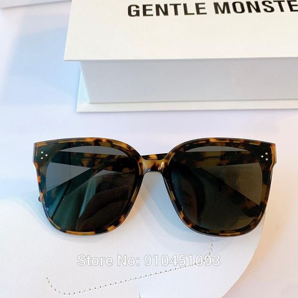 2021 women men oversized sunglasses korea gentle rick sunglasses cat eye fashion lady luxury package, White;black
2021 women men oversized sunglasses korea gentle rick sunglasses cat eye fashion lady luxury package, White;black