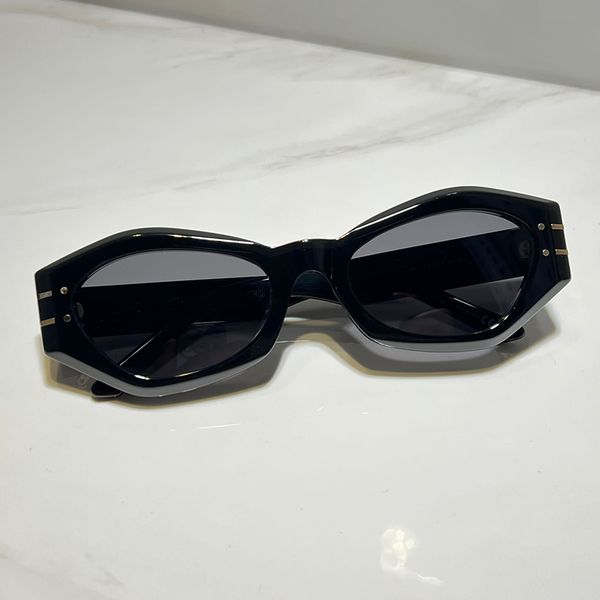 summer sunglasses for men and women signature b1u style anti-ultraviolet retro plate full frame eyeglasses random box, White;black
summer sunglasses for men and women signature b1u style anti-ultraviolet retro plate full frame eyeglasses random box, White;black