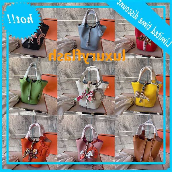 18cm luxurys handbags designer women leather bag fashion 11 color europe america style horseshoe and silk scarf beautiful purse
18cm luxurys handbags designer women leather bag fashion 11 color europe america style horseshoe and silk scarf beautiful purse