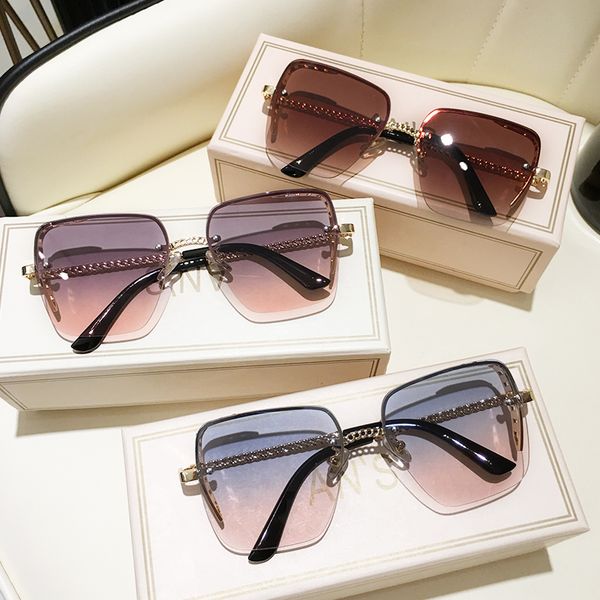 foreign air water drill small box women's net red diamond inlaid light color sunglasses with chain frameless glasses ocean piece
foreign air water drill small box women's net red diamond inlaid light color sunglasses with chain frameless glasses ocean piece