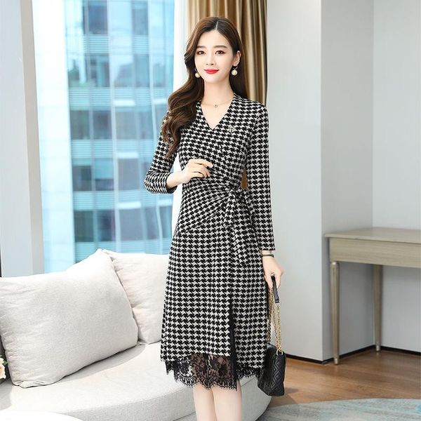 spring plaid spliced lace hem dress women plus size 4xl korean v-neck lace-up bow dresses elegant slim a-line dress office lady, Black;gray
spring plaid spliced lace hem dress women plus size 4xl korean v-neck lace-up bow dresses elegant slim a-line dress office lady, Black;gray