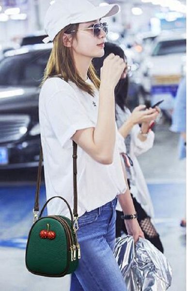 2021 new brand designerwomen messenger bag with coin purse classic old flower shoulder bag clutch handbag, Red;black
2021 new brand designerwomen messenger bag with coin purse classic old flower shoulder bag clutch handbag, Red;black