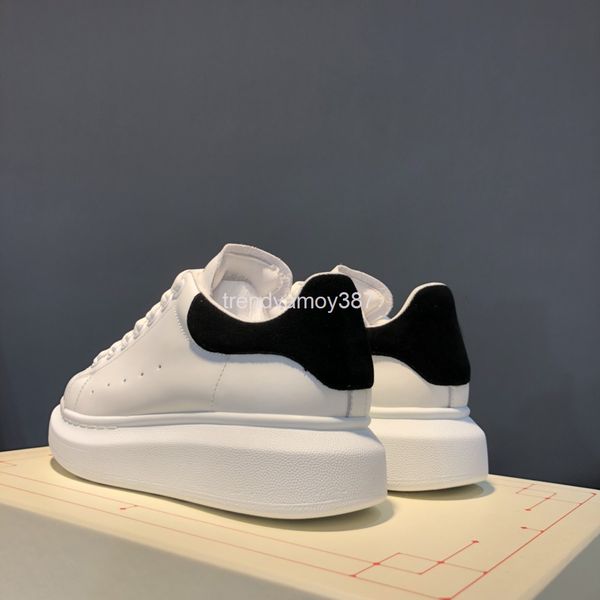 dress shoes small white shoes women's high-rise thick soled muffin men's leather couple board versatile casual, Black
dress shoes small white shoes women's high-rise thick soled muffin men's leather couple board versatile casual, Black