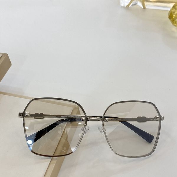 2021 new european and american sunglasses for men and women, square glasses, rivet decoration, fashion temperament, size 61*15*140
2021 new european and american sunglasses for men and women, square glasses, rivet decoration, fashion temperament, size 61*15*140