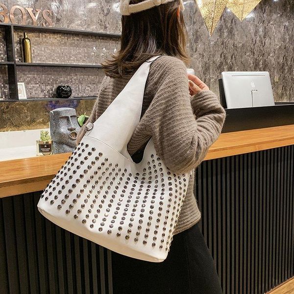 totes 2021 winter fashion large-capacity female bag luxury high-quality leather shoulder trendy classic rivet crossbody
totes 2021 winter fashion large-capacity female bag luxury high-quality leather shoulder trendy classic rivet crossbody